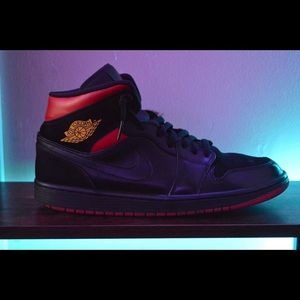 (SOLD) Jordan 1 Mid Last shot (ACCEPTING OFFERS)